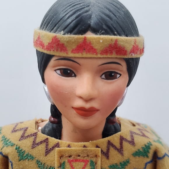 Avon Porcelain Figurine International Collection Tasime Native American Indian - Picture 3 of 15